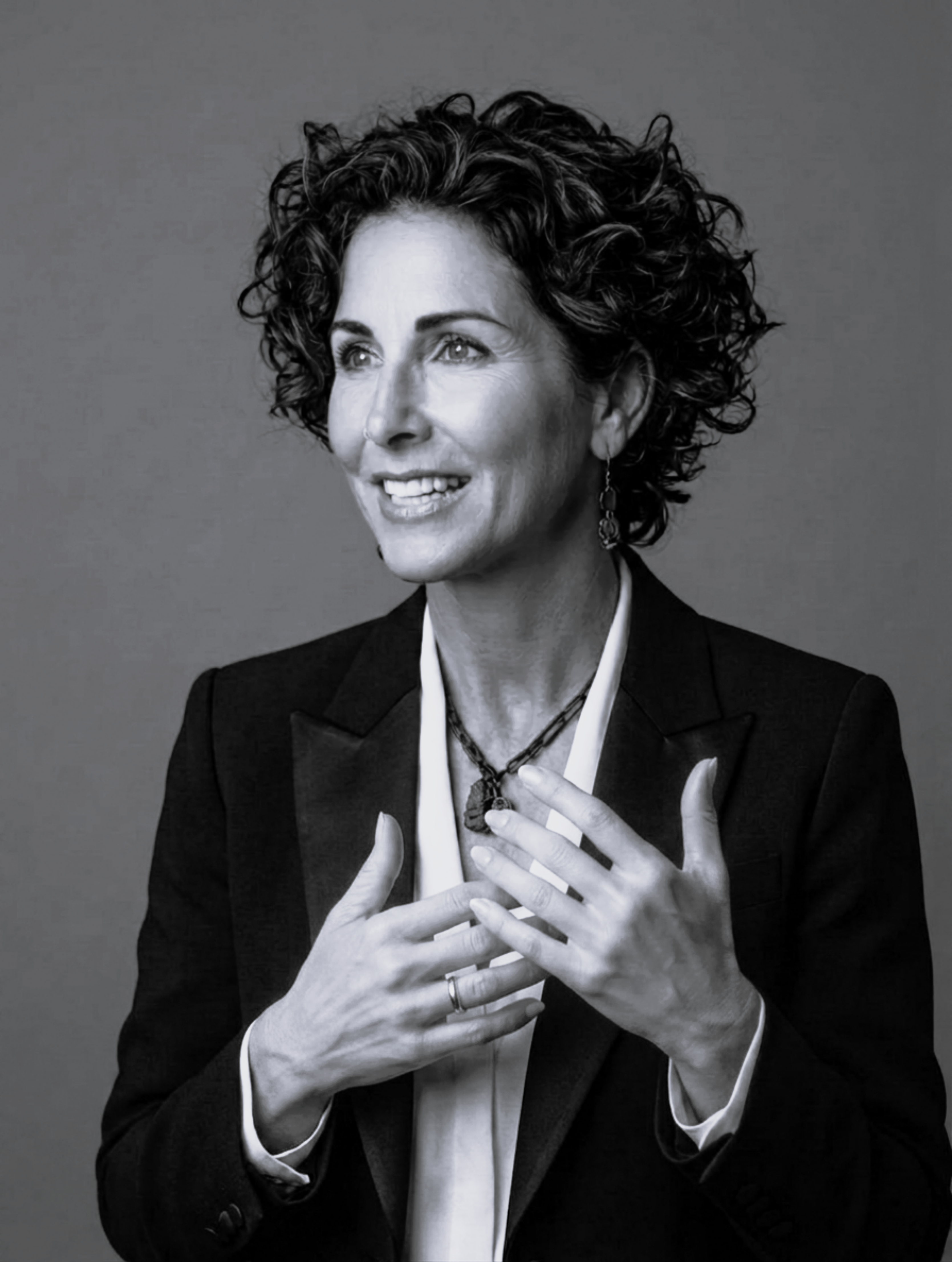 I partner with female leaders who are expanding their businesses and want to build a self-reliant executive team.
